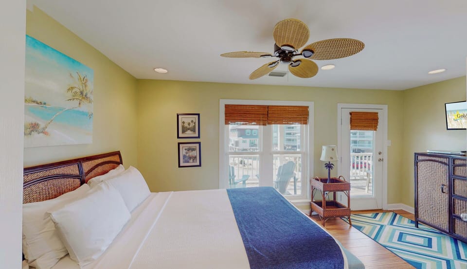 Amazing 5-bedroom Home With Incredible Views From 4 Balconies House in West Beach