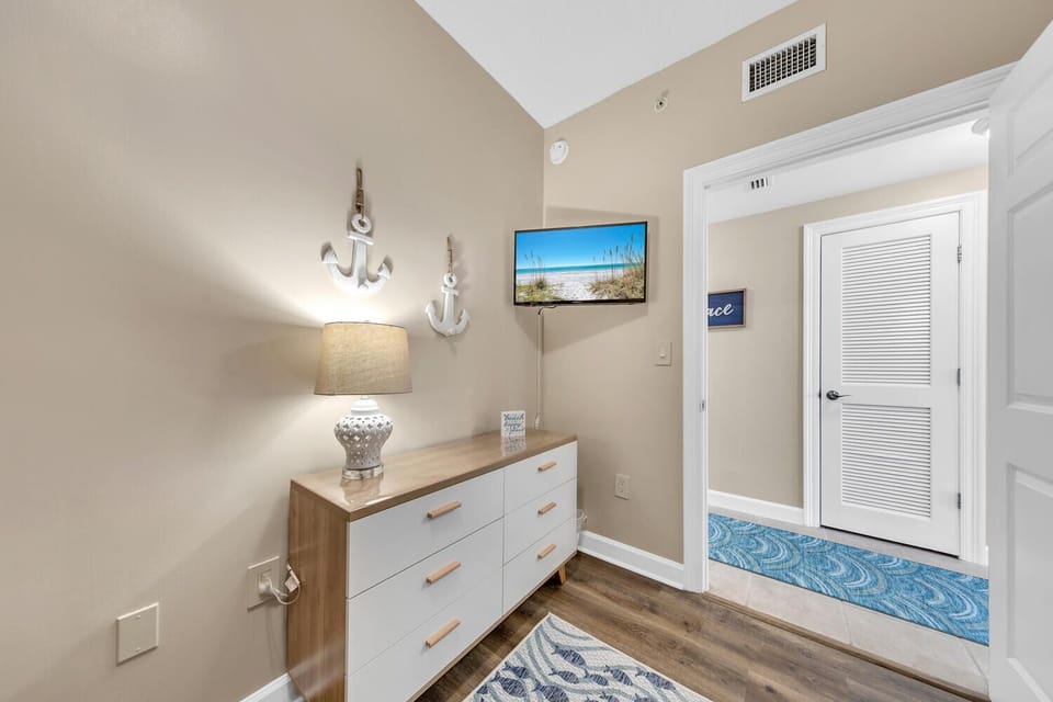Guest bedroom
