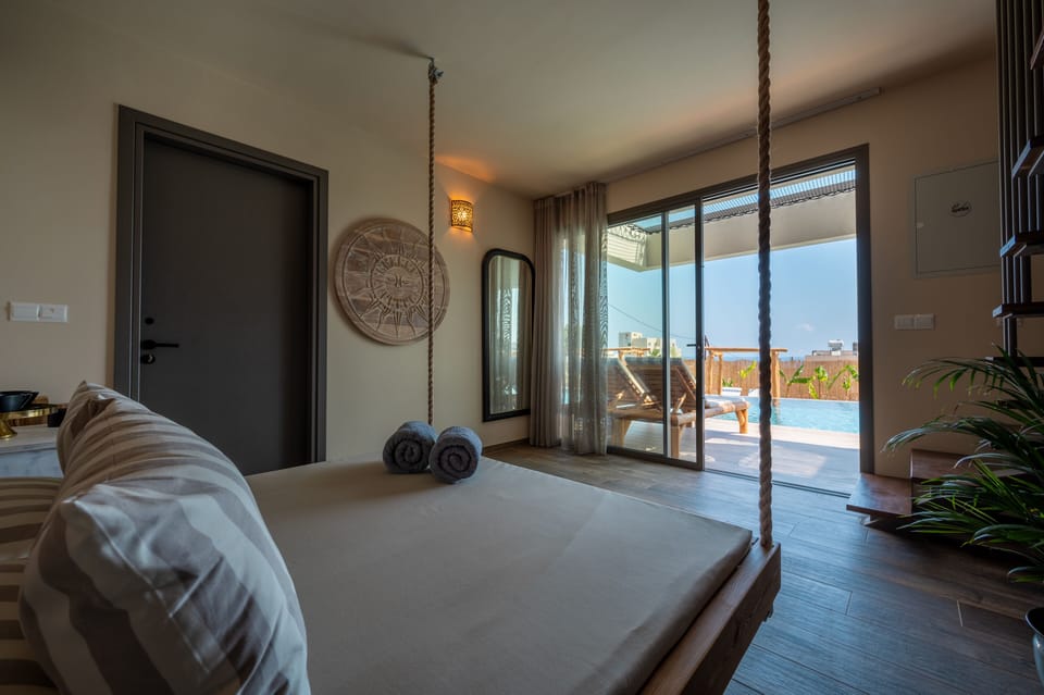 Superior Double Room, Sea View | Living area
