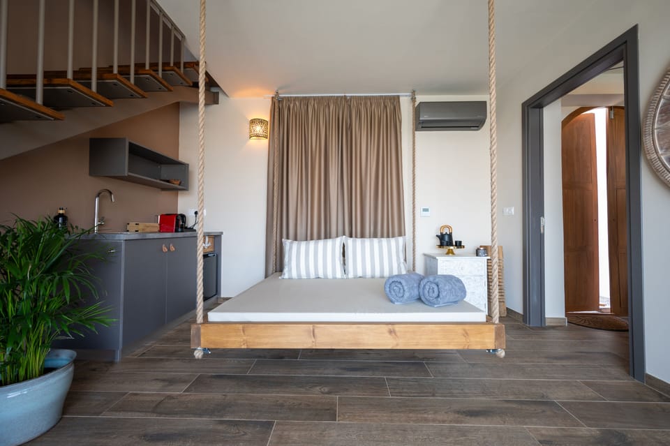 Superior Double Room, Sea View | Living area