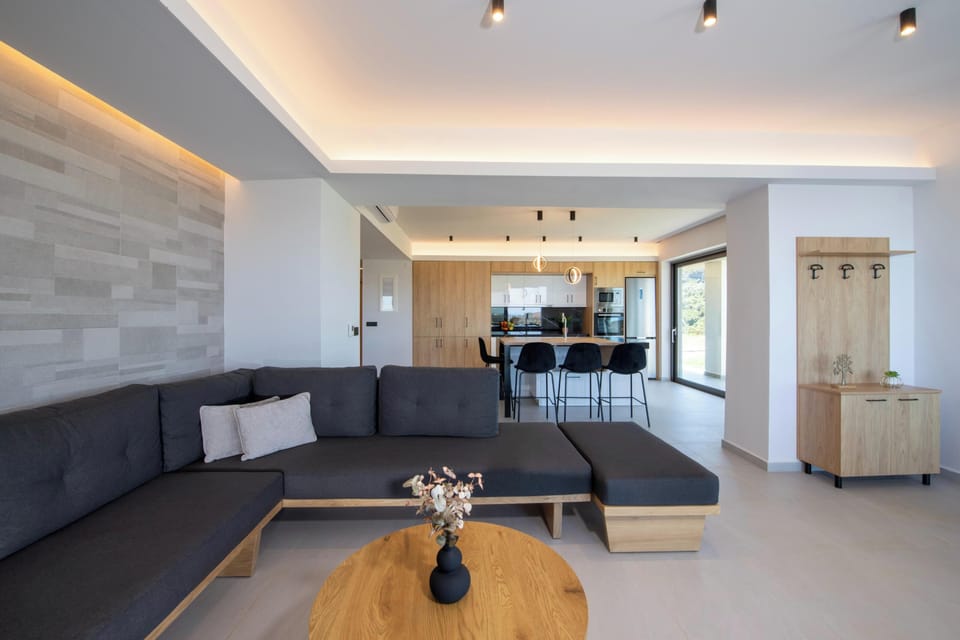 Villa, Mountain View | Living area | 65-inch Smart TV with cable channels
