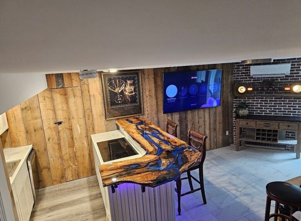 Cook, gather, and enjoy meals together in style.*** No hot pans on c-top.***