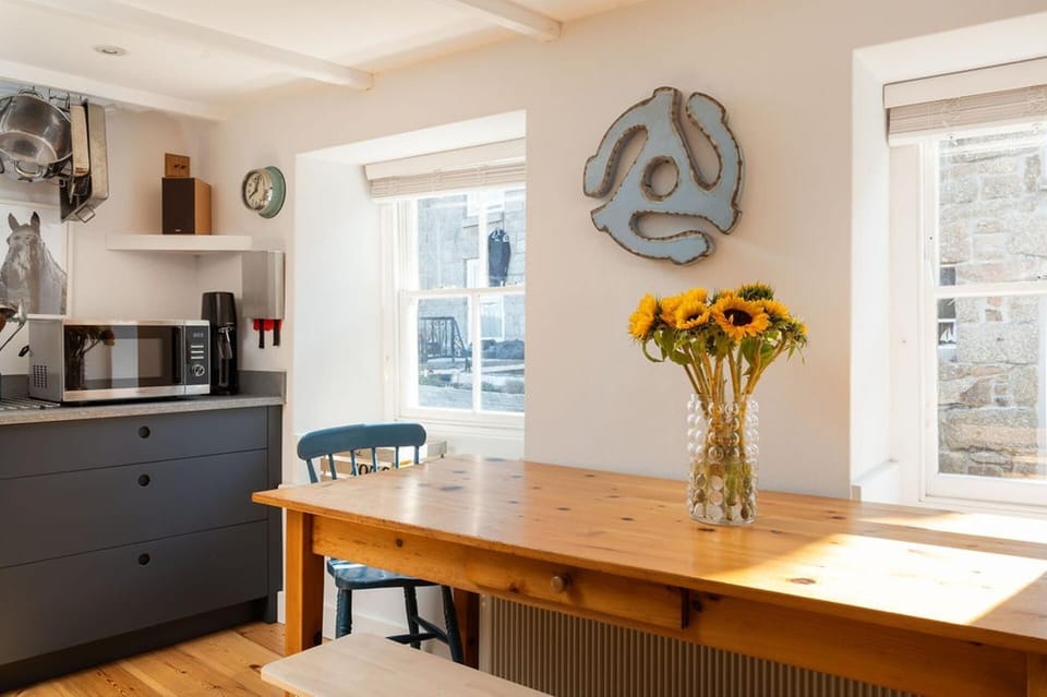 Cottage | Dining