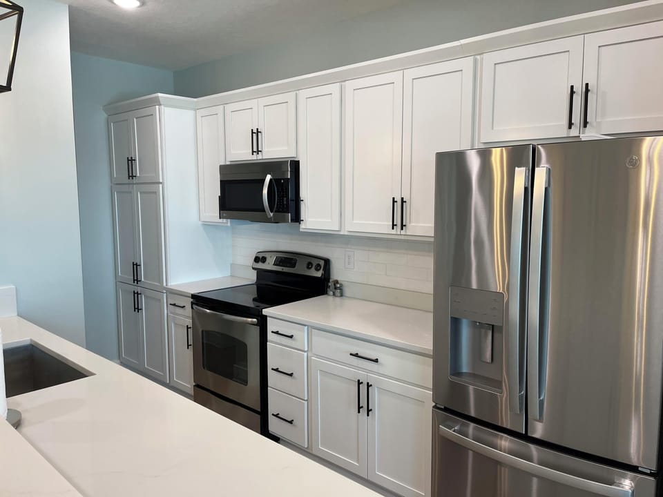 Condo, Ocean View | Private kitchen | Full-size fridge, microwave, oven, stovetop