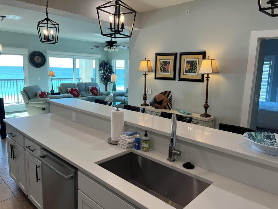 Condo, Ocean View | Private kitchen | Full-size fridge, microwave, oven, stovetop