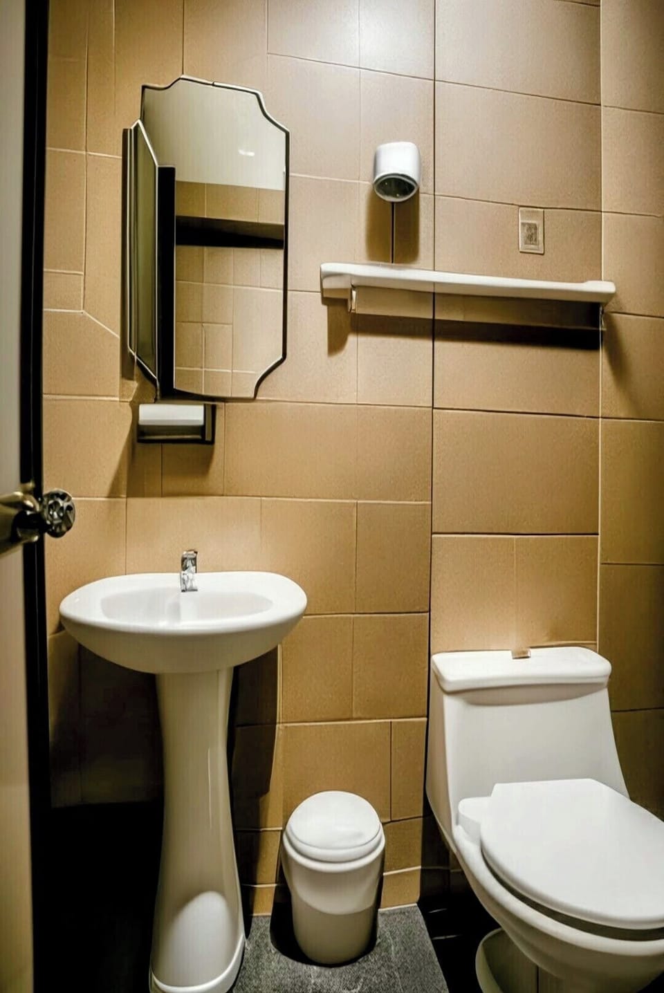 Economy Triple Room, Multiple Beds | Bathroom | Shower, towels, soap, toilet paper