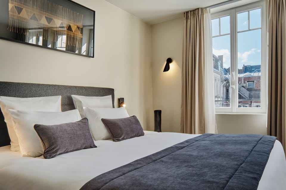 Superior Double Room | In-room safe, desk, laptop workspace, blackout drapes