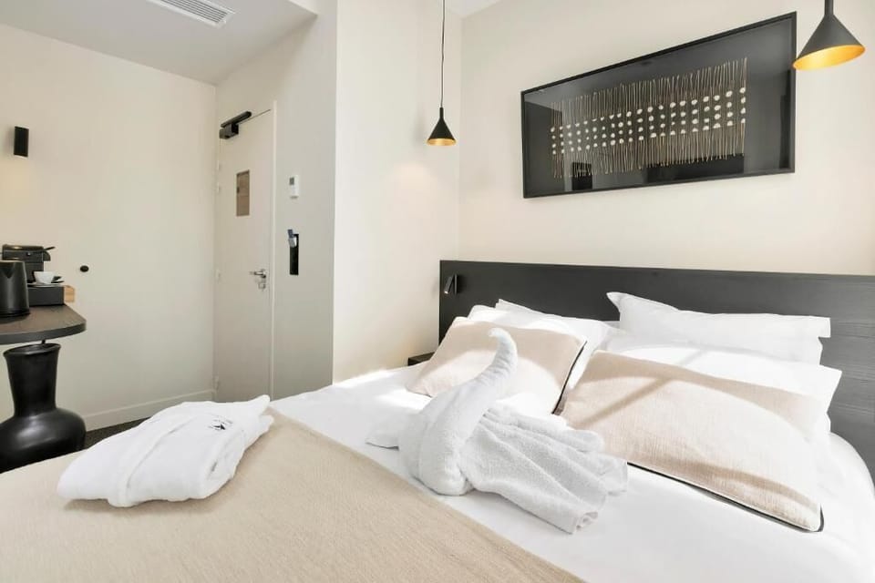 Superior Double Room | In-room safe, desk, laptop workspace, blackout drapes
