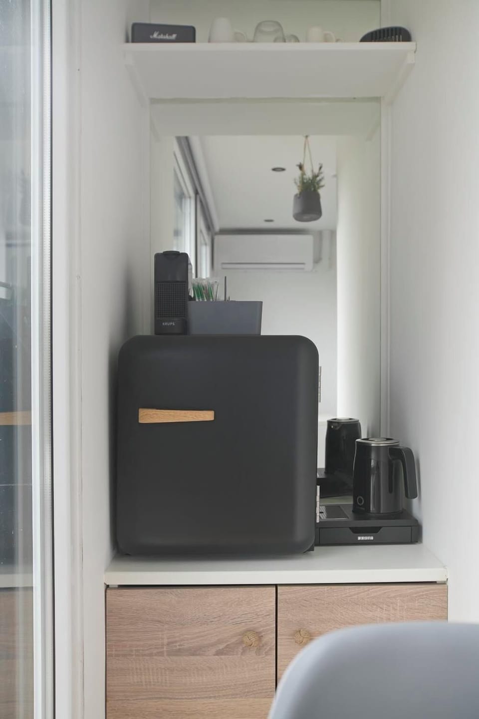 Mini-refrigerator