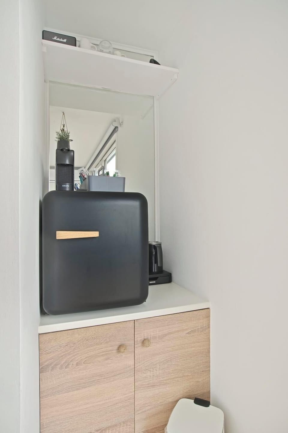 Mini-refrigerator