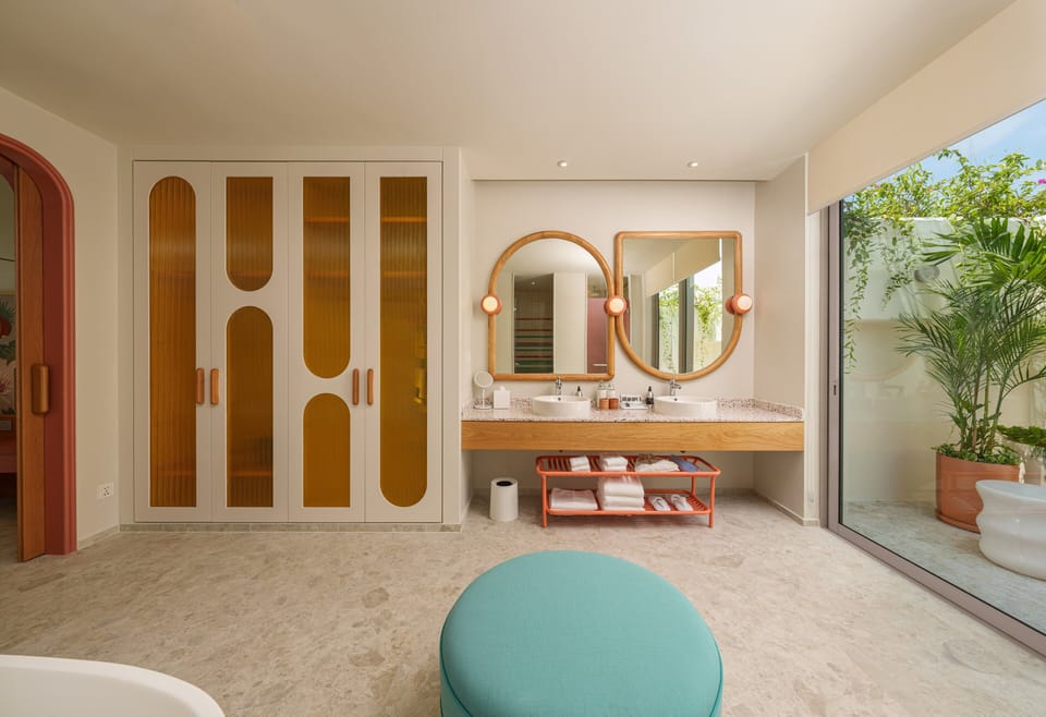 Suite, 1 Bedroom | Bathroom | Free toiletries, hair dryer, bathrobes, towels