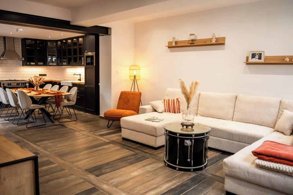 Comfort Townhome, Non Smoking, Courtyard Area | Living area