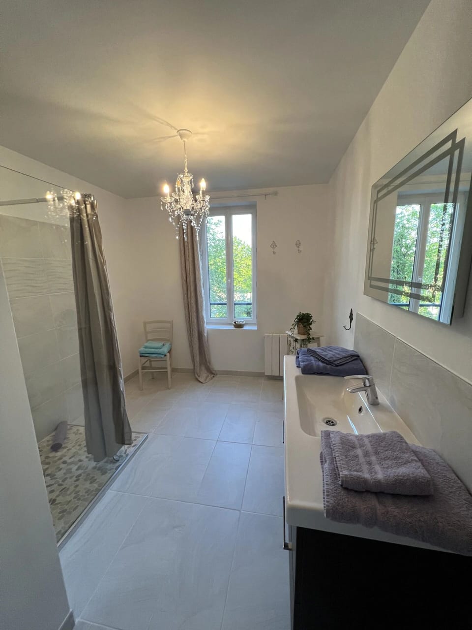 Classic Triple Room | Bathroom | Shower, hair dryer