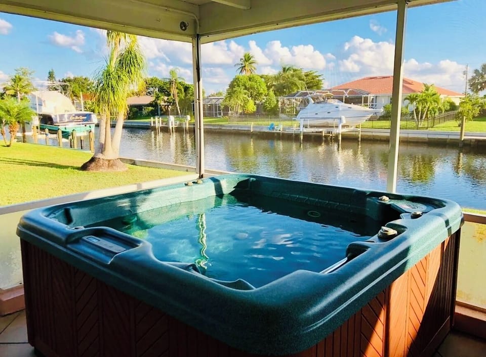 Outdoor spa tub