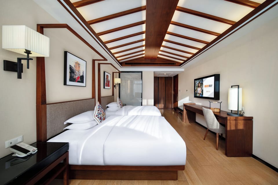 Luxury Twin Room | Free minibar, in-room safe, desk, laptop workspace