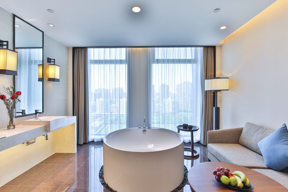 Four Seasons King Room | Living area | 110-cm TV with digital channels, toys, pay movies