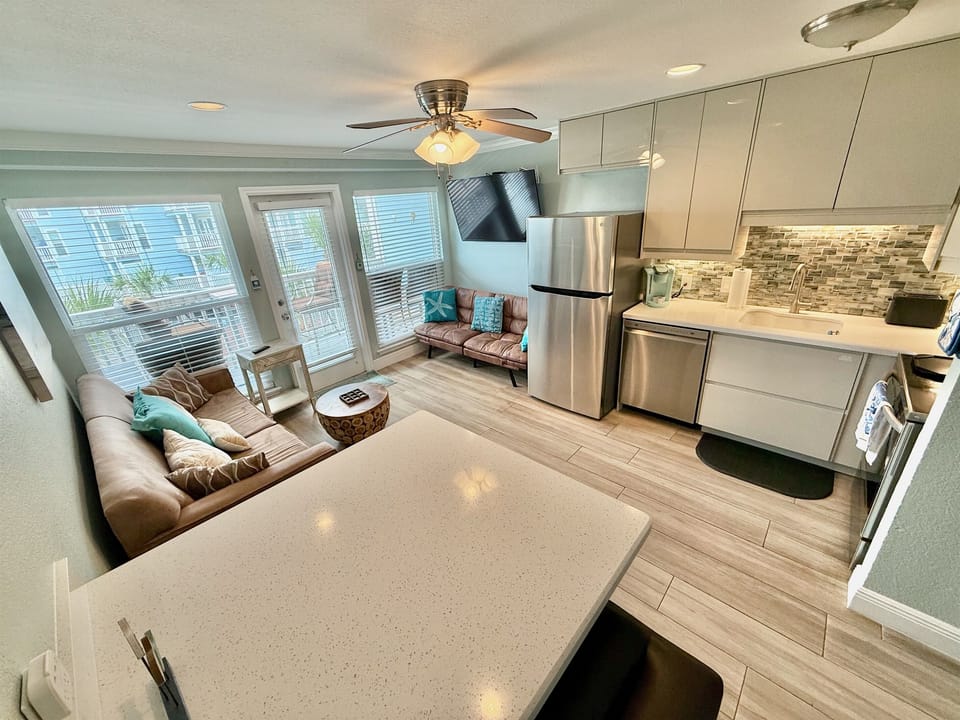 Work or snack in style at the island with USB-A/C, chips, water, beachy vibes, Gulf views, and waves—plus free Wi-Fi up to 800 Mbps to scroll or get stuff done.