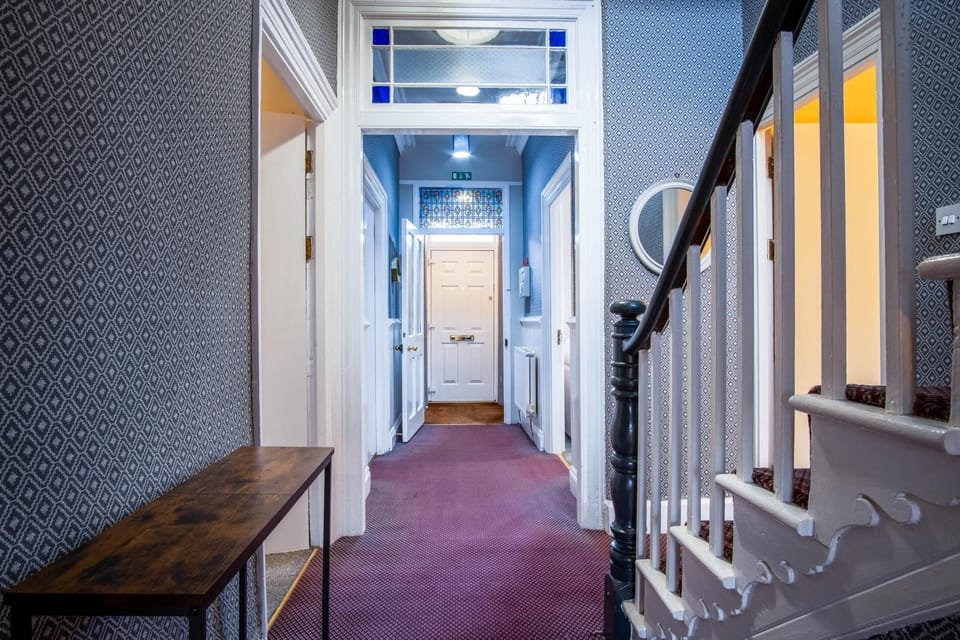 The Lanterns - 9 Bedroom - Sleeps 17 - Saundersfoot Village Centre (24843)