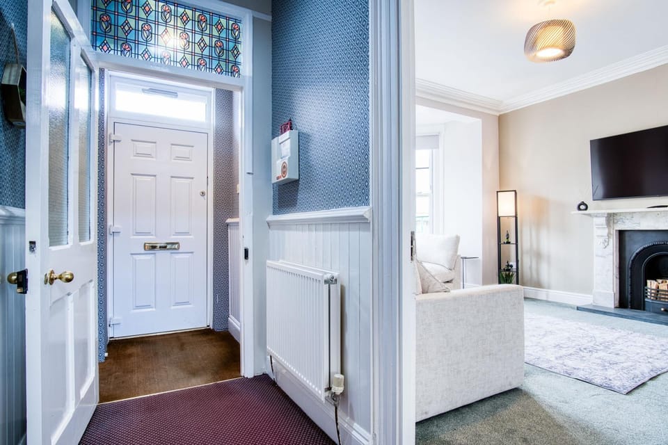 The Lanterns - 9 Bedroom - Sleeps 17 - Saundersfoot Village Centre (24822)