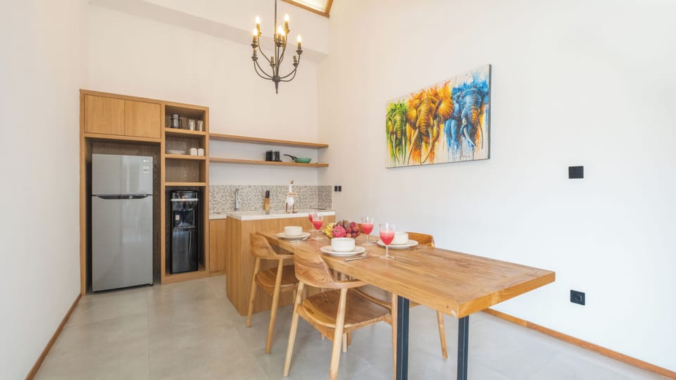 Villa, 2 Bedrooms, Pool View | Dining room