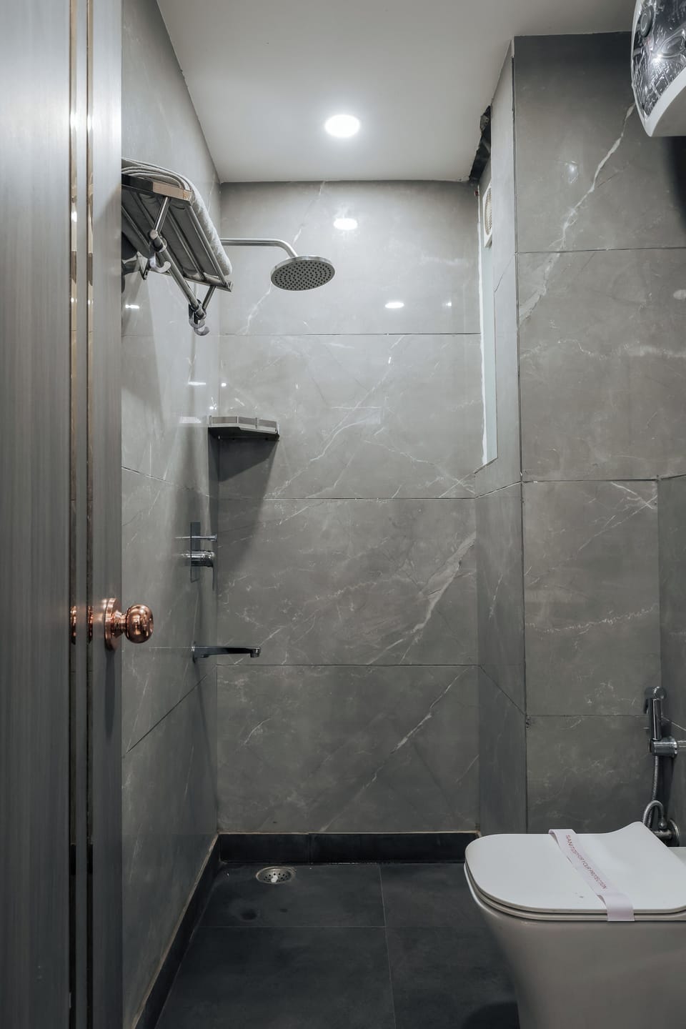 Shower, bidet, towels, soap