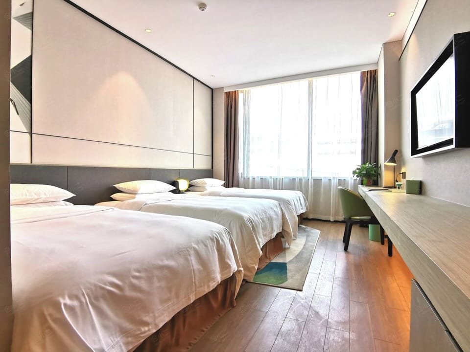 Deluxe Triple Room | Desk, laptop workspace, WiFi (free)