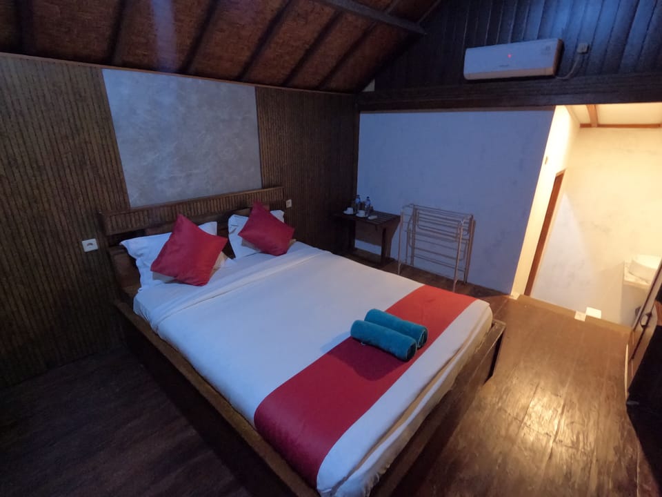 1 bedroom, cribs (surcharge), bed sheets