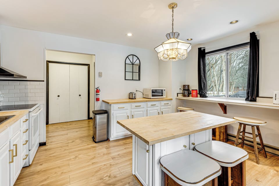 Kitchen | 1st Floor | Cooking Basics | Drip Coffee Maker | Toaster | Spices