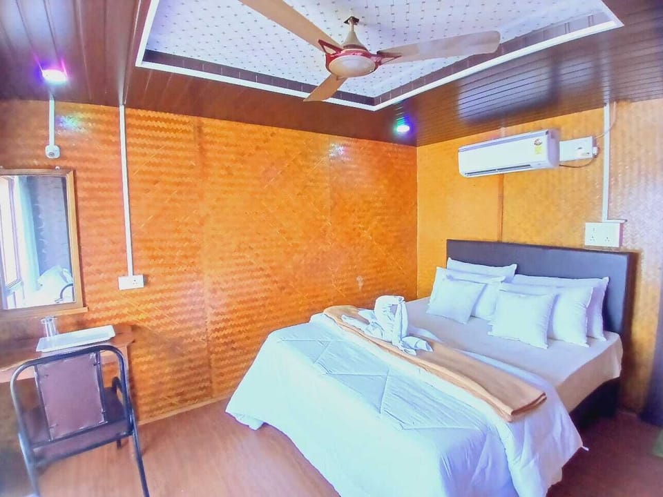Deluxe Studio Suite, Sea View | Free WiFi