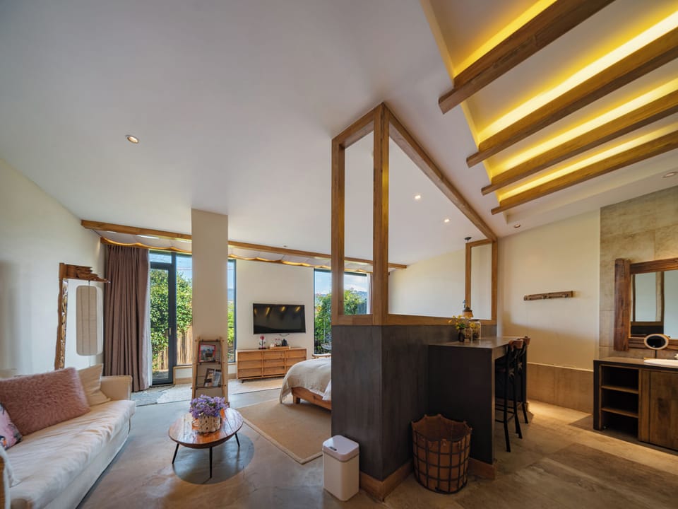 Elite Double Room | Soundproofing, WiFi (free), individually decorated