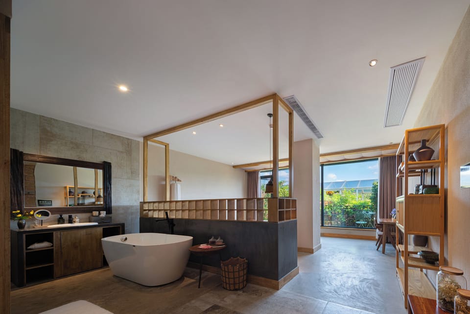 Elite Double Room | Soundproofing, WiFi (free), individually decorated