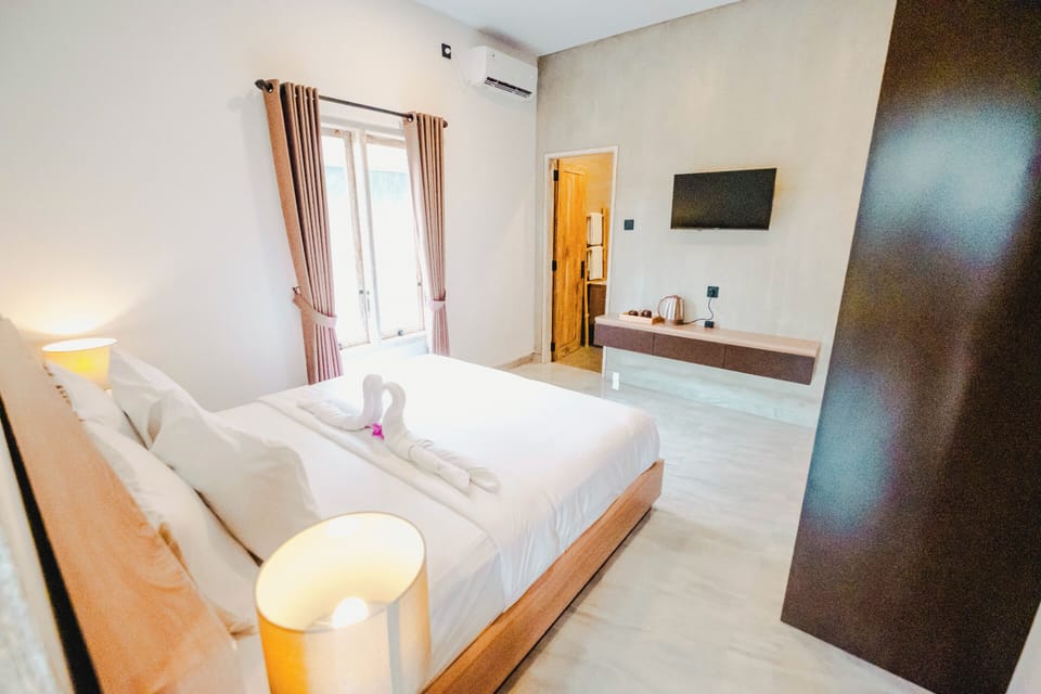 Superior Room | Minibar, blackout drapes