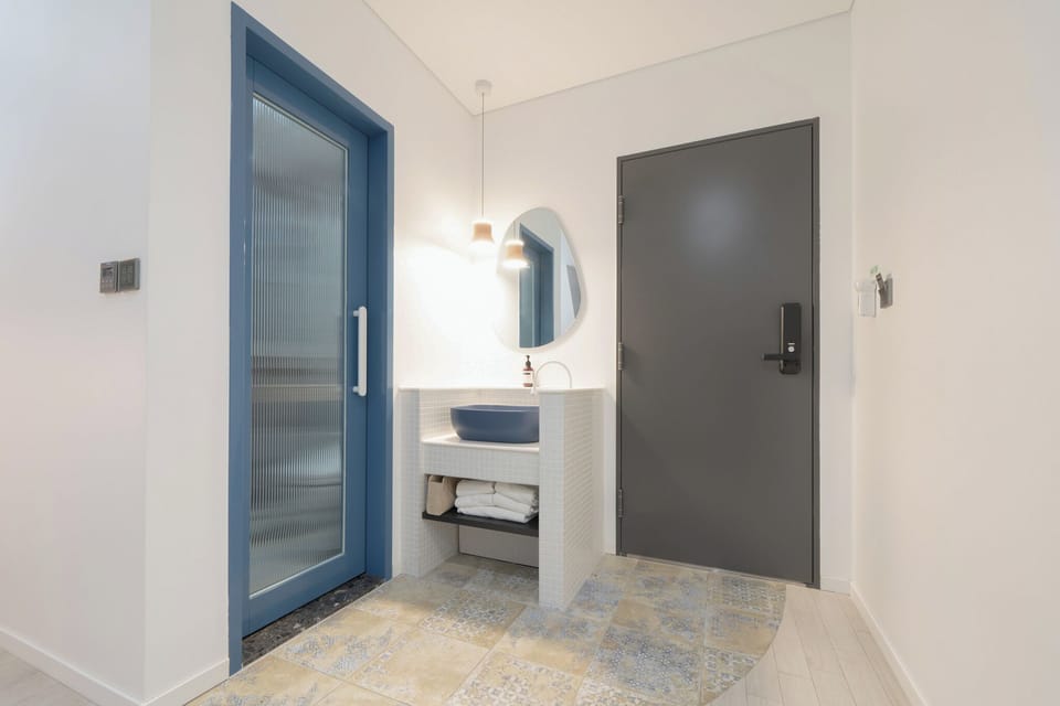 Standard Double B | Bathroom | Free toiletries, hair dryer, slippers, towels