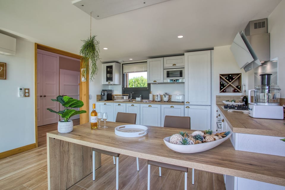 Deluxe Cottage, Private Pool, Valley View | Private kitchen | Full-size fridge, microwave, oven, stovetop