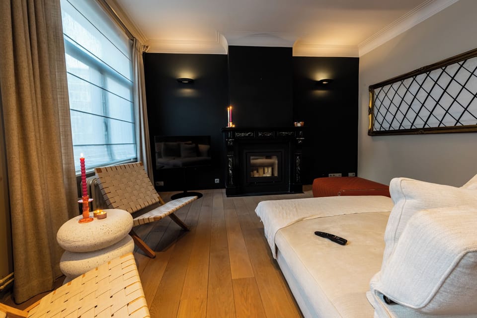 Deluxe Suite, 1 Bedroom | Living area | TV, toys