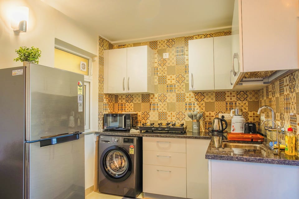 Deluxe Apartment, 2 Bedrooms, Balcony, Pool View | Private kitchen