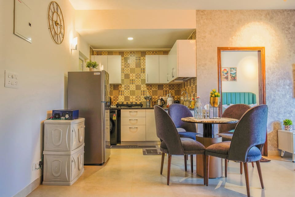 Deluxe Apartment, 2 Bedrooms, Balcony, Pool View | Private kitchen