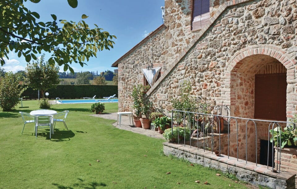Swimming Pool, Estate, Hacienda, Villa, Cottage, Farmhouse, Courtyard, Yard, Outdoor Furniture, Lawn