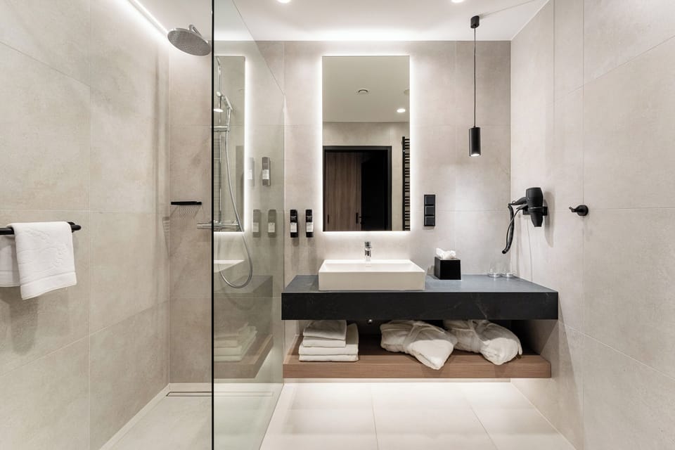 Shower, free toiletries, hair dryer, towels