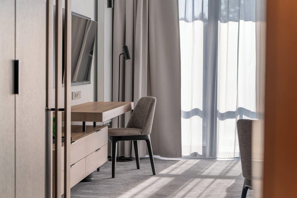 Hypo-allergenic bedding available, in-room safe, desk, laptop workspace