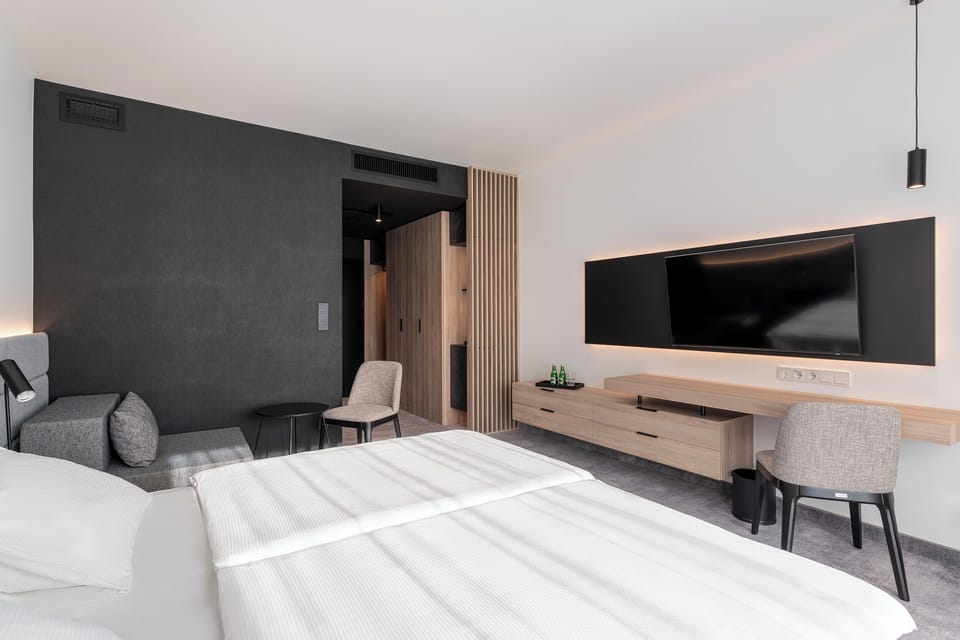 Hypo-allergenic bedding available, in-room safe, desk, laptop workspace