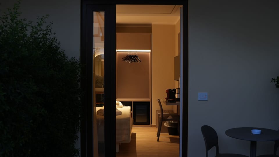Comfort Double or Twin Room, Patio, Courtyard View | In-room safe, desk, blackout drapes, WiFi (free)