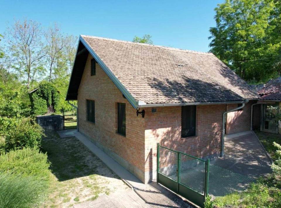 House (Holiday Home Saniv) | Exterior