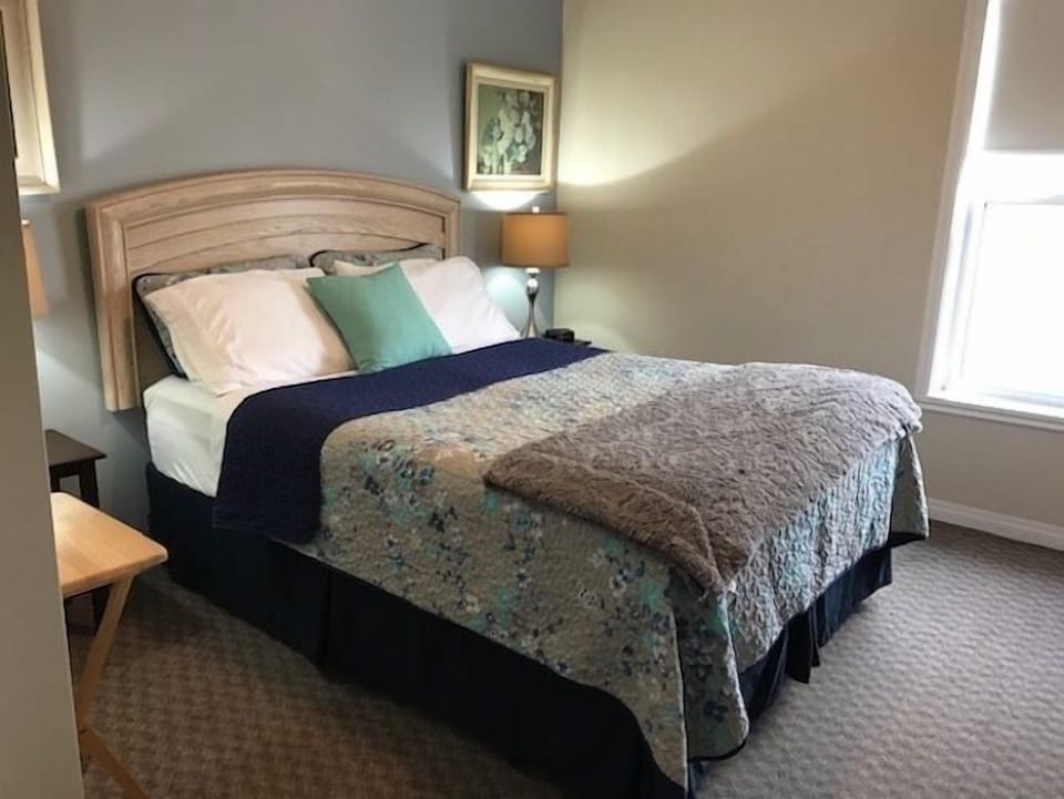 Standard Room, 1 Queen Bed | Iron/ironing board (on request), individually decorated