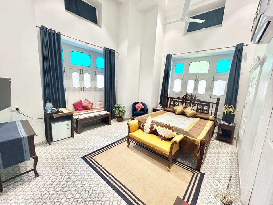 Luxury Double Room, Garden View | Laptop workspace, blackout drapes, iron/ironing board, free WiFi