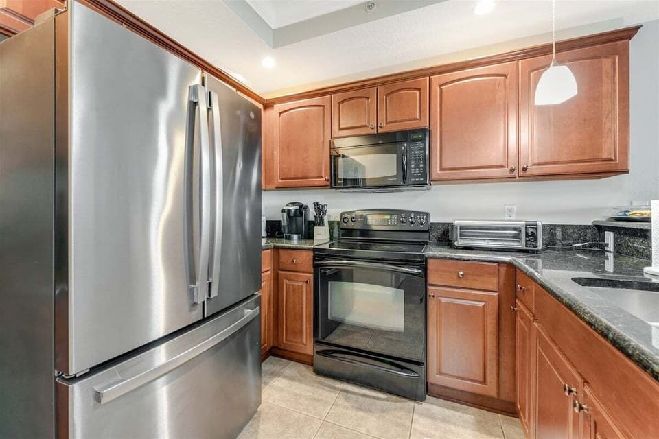 Full kitchen