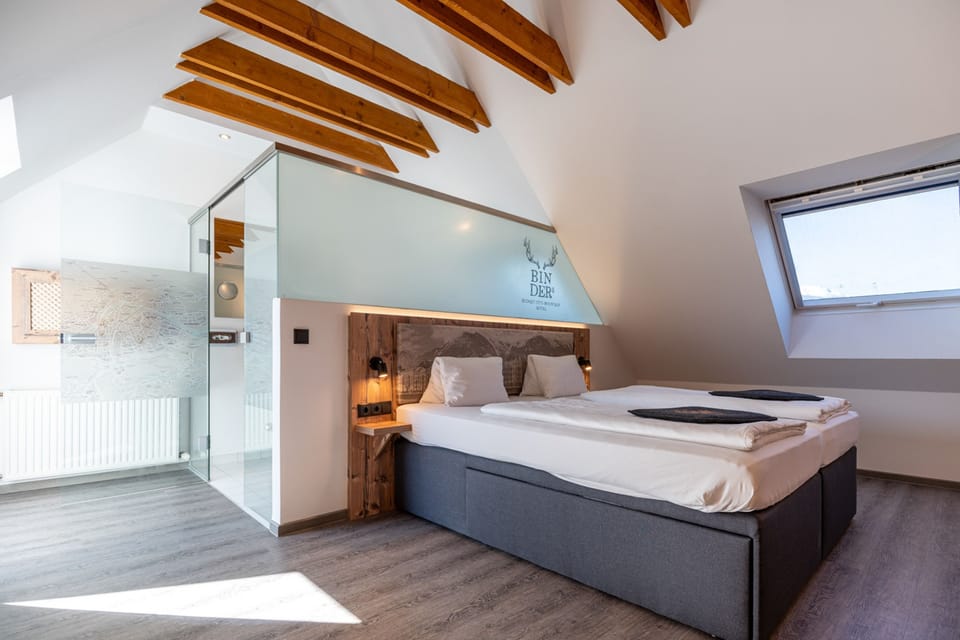 Panoramic Suite | Hypo-allergenic bedding, in-room safe, desk, blackout drapes
