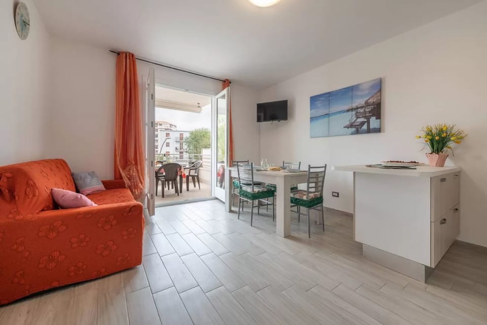Apartment, 1 Bedroom, Balcony, City View | Living room