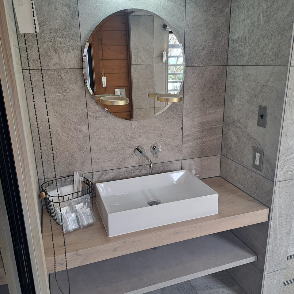 Luxury Cottage | Bathroom | Hair dryer, slippers, towels, soap