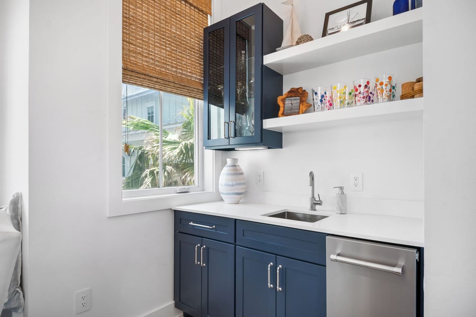 Wet Bar, 2nd Floor